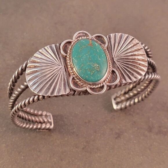 Vintage Southwestern Sterling Silver Twisted Wire Green Turquoise Cuff Bracelet - Picture 2 of 9